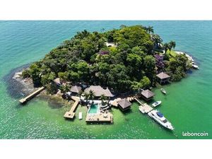 Maison 21 pièces 1590 m²