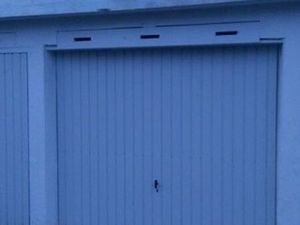 Box Garage Individuel Fermé - 150 M TRAM – Rive droite