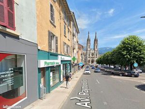 Loue centre ville Voiron 416m2 Droit entrée Gratuit Emplacement exceptionnel