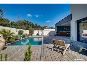 Maison en pierre avec garage piscine et cuisine d'été