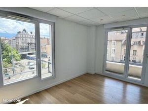 Bureaux 64 m²