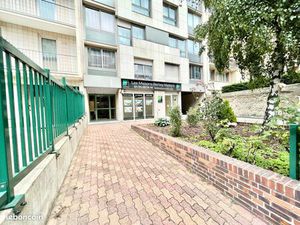 Mur de boutique a vendre