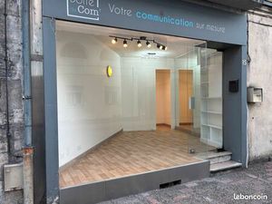 Local commercial - professionnel en plein centre de Mussidan - Bon emplacement