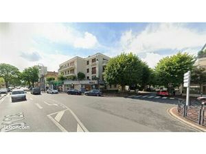 Murs commerciaux 99 m² ST MAUR DES FOSSES