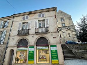 Emplacement premium à La Réole Local commercial de 75 m² rénové  vitrine visible  accès PM