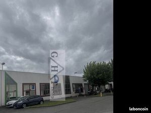 Local industriel 892 m²