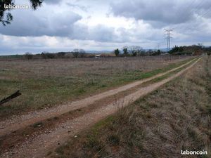 Grand terrain avec puits