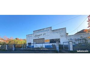 À vendre – Terrain ~1000 m² + Bâtiment 400 m² – 279 000 – LONS (64140)