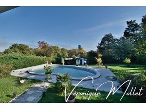 Maison de plain-pied avec piscine  au cœur du bourg de CENAC