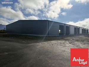 Local d'activité 1 828 m²