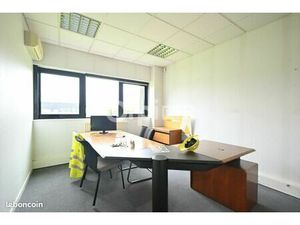 Bureau 300 m²