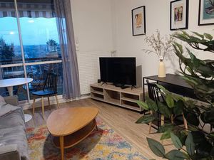 Studio meublé tout équipé avec grand balcon Sud  parking