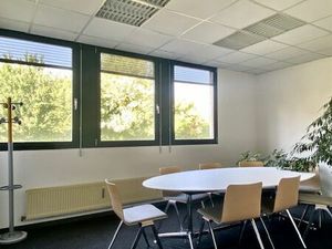 BEAUX BUREAUX CLIMATISES 156m² rch proche Systeme U et Crédit Mutuel