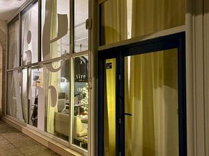 Location poste(s) de travail dans les bureaux d'une agence de communication à La Rochelle 