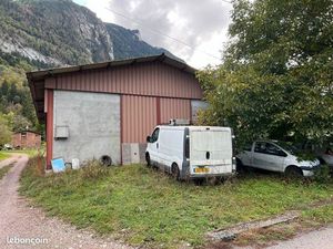 Terrain de 800 m² avec hangar de 300 m² – Bonneville / Thuet (74)