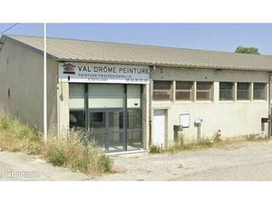 Local commercial ou atelier 220 m² à louer – accès facile – proche Crest – Aouste-sur-Sye 