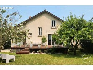 Maison ancienne entièrement rénovée à proximité de Maule