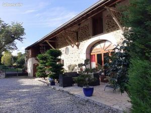 Maison en pierre  T2 et dépendance