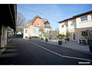 Propriété 10 pièces 242 m²