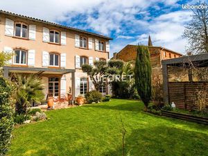 Maison 11 pièces 340 m²