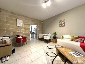Uzès  hyper centre-ville  appartement de 64 m². RDC avec cour privée