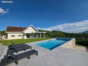 Villa moderne et lumineuse (DPE A) – 187 m² + Annexe avec piscine et vue imprenable sur 1 