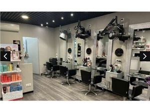 Salon de coiffure moderne en galerie marchande très dynamique / Frontière Suisse