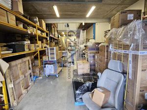 Local industriel 323 m²