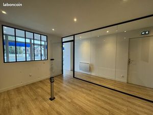 Local 128 m² Lacroix-Saint-Ouen