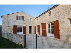 Location maison  m² T-4 à Saint-Savinien  1 000 €