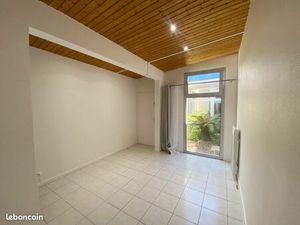 Bureau dans centre paramédical