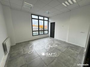 Local 55 m² BAILLY-ROMAINVILLIERS