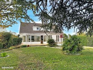 Maison 8 pièces 217 m²