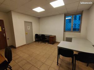 Local professionnel meublé - 18 m² - Villeurbanne