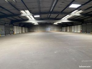 Local industriel 2 024 m²