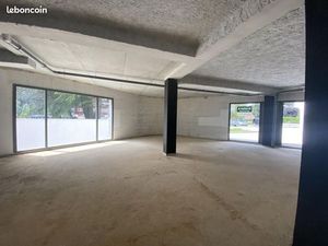 Local commercial 183 m²