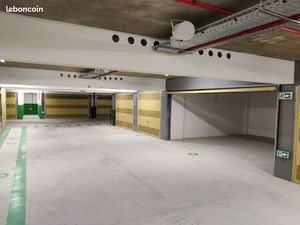 Double BOX 25m2 Parking Napoléon