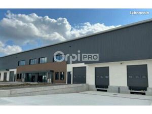 Local d'activité 1 818 m²