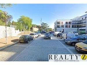Local commercial 655 m²