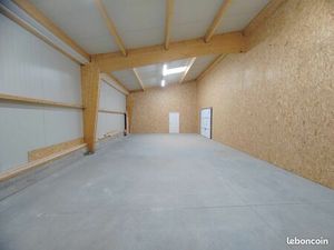 Local commercial et entrepôt de stockage