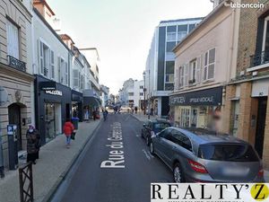 Local commercial 204 m²