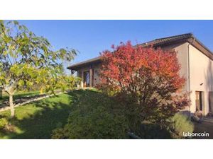 Maison avec terrain et cabanon