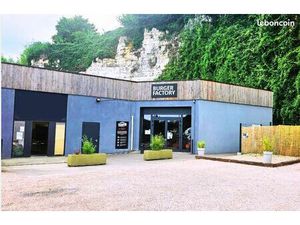 Local professionnel 145 m² + cuisine / douche – Commerce / Bureaux / Profession libérale