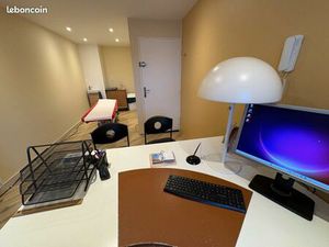 Pièce de consultation 16m2 dans un cabinet de santé