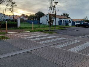 Terrain constructible 450 m² st vincent sur jard 85520