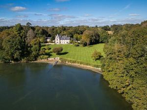Manoir au bord de l'eau - Plomelin - 430+220m²