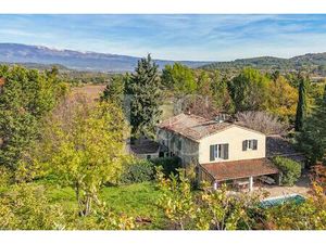 À vendre en exclusivité Propriété de près d'une hectare avec mas  gîtes  et dépendances