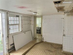 A VENDRE: local commercial/Bureaux place du marché