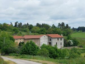 Maison avec grandes dépendances