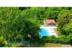 Maison 8 pièces 244 m²